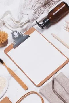 Zero waste plastic free tools and items on white background. Foto stock