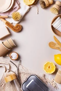 Zero waste set of plastic free and reusable kitchen utensils Foto stock