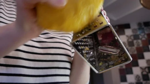 To zest a lemon Stockbeeldmateriaal 166543707