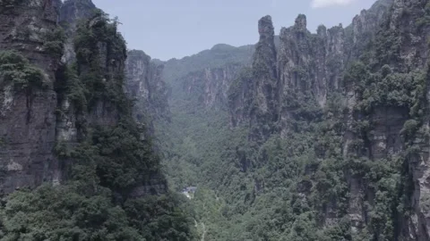 Zhanjiajie valley Vídeos de archivo 209169983