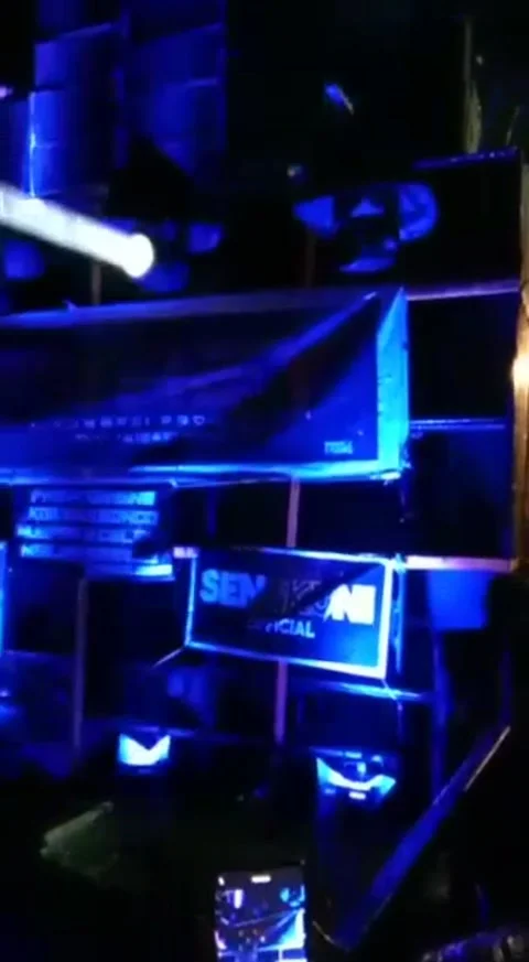 Zheyy audio Video stock 213584426