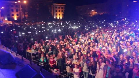 Zhytomyr, UKRAINE - September 2016: Young people dancing and enjoying music Vidéo 70948258