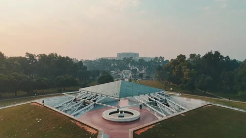 Zia graveyard with parliament view Vidéo 324729879