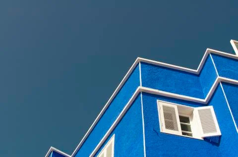 Zigzag pattern of outline of house against clear sky 스톡 사진