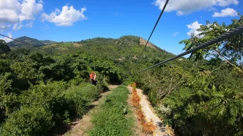 Zip lining in Dominican Republic 库存影片 102798717