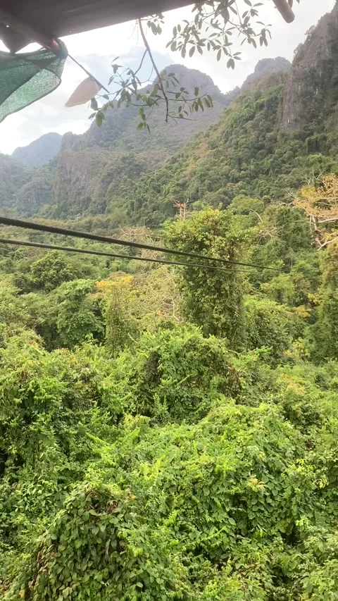 Ziplining in Vang Vieng Vídeos de archivo 343320292