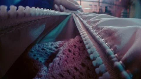 Zipper Closing a Padded Jacket over a Pink Knitted Garment Vidéo 331098541