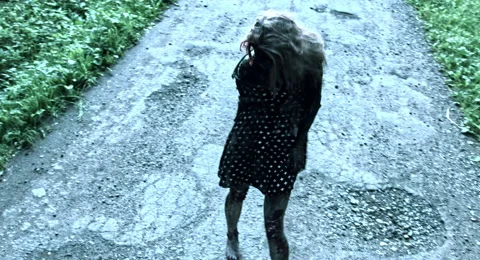 Zombies are walking through the woods. Vidéo 66877774