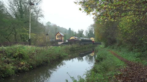 Zoom in b-roll shot of Consall railway station alongside the Caldon canal, .. Vídeos de archivo 290175972