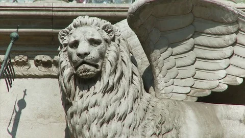 Zoom back from close up of Lion sculpture,  Doges Palace, Venice, Itlay Stock Footage 74342841