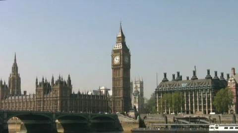 Zoom in to Big Ben clock tower and the Houses of Parliament London England Vídeo Stock 116960