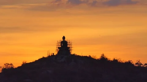 Zoom in building Buddha statue. Video stock 122584318