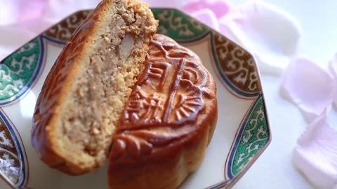 Zoom in on Chinese Mixed nuts mooncake Stock Footage 320326011