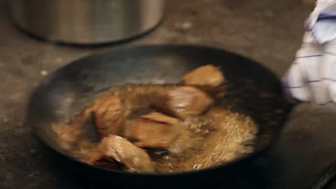 Zoom In Close Up of Beef Pieces Searing in Hot Frying Pan 库存影片 343764699
