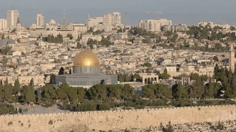 Zoom in close up of dome of the rock from mt olives, jerusalem Stock Footage 69816573