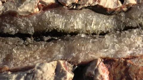 Zoom in Close up raw calcite crystal formation inside rock fissure Vidéo 344971749