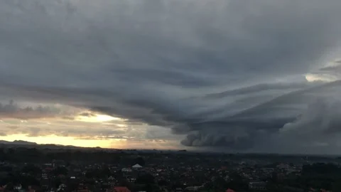 Zoom in cloudy sunset Vidéo 263400255