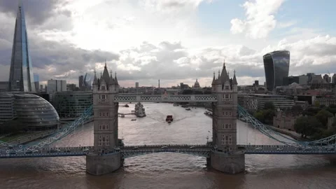 Zoom from the drone on the historic Tower Bridge in London, the River Thames. Stock Footage 182339911