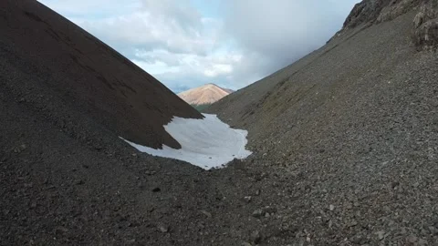 Zoom in drone view of approaching a glacier in Chile Vidéo 136212099