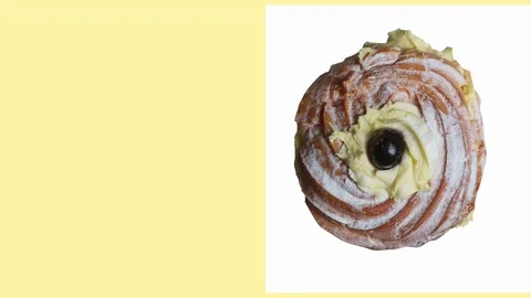 Zoom effect on a sweet San Giuseppe zeppola typical of the Campania Vídeo Stock 125555774