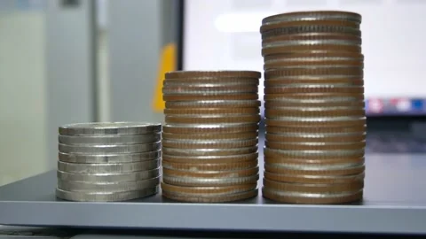 Zoom in group of coins. Video stock 149302576