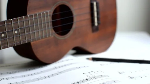 Zoom in guitar ukulele 库存影片 108545544