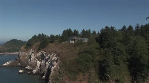 Zoom into Interpretive center on Cape disappointment cliffs Video stock 56776748