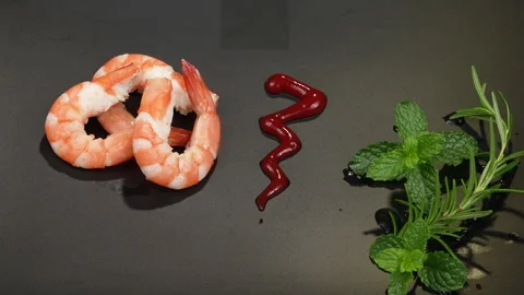 Zoom In Macro Peeled Cooked Vietnamese Whiteleg Shrimp With Sauce 库存影片 339636152
