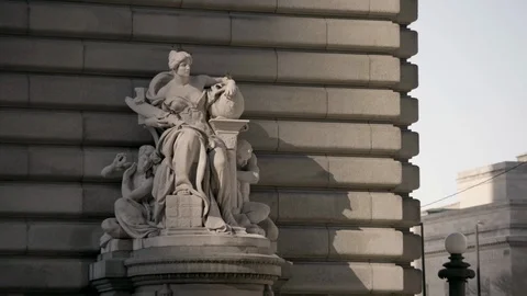 Zoom into Medium Shot of Female Neo-Roman Statue in Cleveland, Ohio Stock Footage 89944986