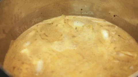 Zoom In Onions Simmering Beer Broth Metal Cooking Pot 库存影片 343367683
