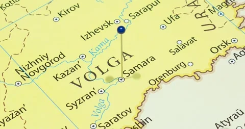 A zoom out of a blue pin into samara city of russia political map Vídeo Stock 325313121