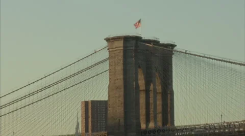 Zoom out on brooklyn bridge Stock-Footage 997313