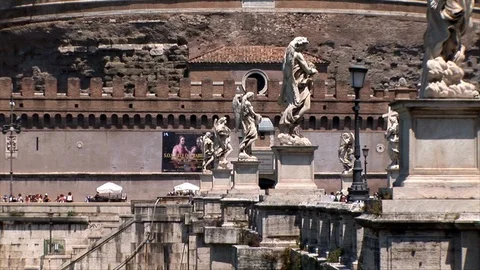 A zoom out of Castle Sant Angelo and the bridge. 스톡 동영상 101882252