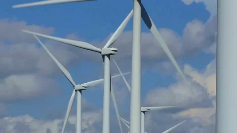 Zoom out from close-up of large wind turbines showing nacelles &amp; anemometers Vídeo Stock 159035628
