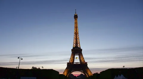 Zoom out of Eiffel tower at dusk. Stock Footage 51121820