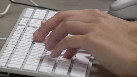 Zoom out of hands typing on a thin keyboard Vídeos de archivo 34525623