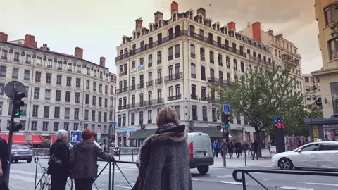 Zoom out, the main intersection near Place Bellecour and the pedestrian stree Vidéo 269047479