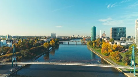 Zoom-out Mainufer Stock Footage 119815597