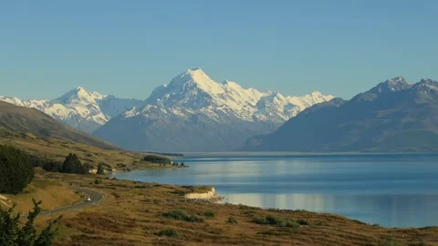 Zoom out from Mt Cook in snow capped mountains of New Zealand – 4k. Stock Footage 229930811