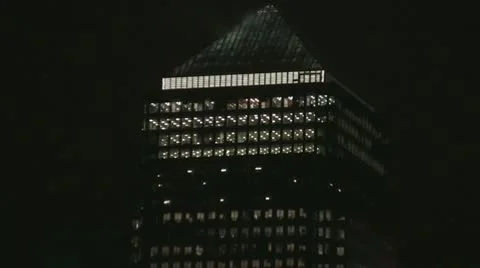 Zoom out from One Canada Square to the Canary Wharf sky line Video stock 10737428