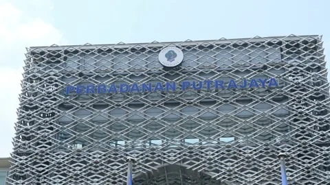 Zoom out Perbadanan Putrajaya Stock Footage 170710344