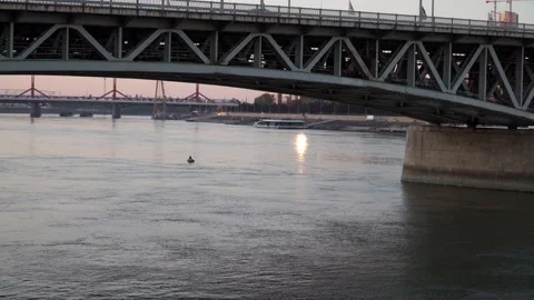 Zoom out of Petőfi bridge. Video stock 162622351
