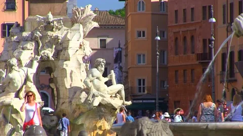 Zoom Out of Piazza Navona Stock Footage 66680320