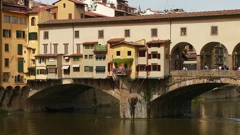 Zoom out of the Ponte Vecchio Florence, Italy Stock Footage 74800162