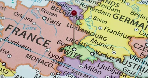 A zoom out of a red pin into Bern city of switzerland political map Vídeos de archivo 323772867