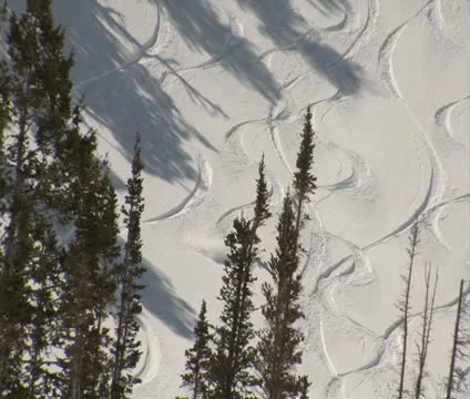 Zoom out of skiier making tracks on steep cliff Stock Footage 21673008