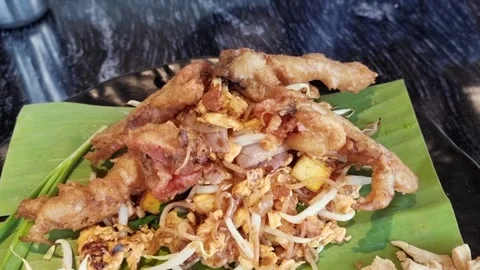 Zoom out Squeeze lemon lime over Chan noodles Pad Thai street food with cri.. Stock Footage 300070698