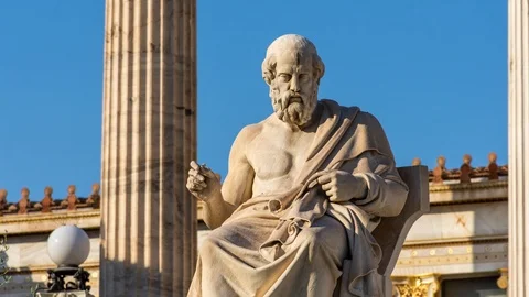 Zoom out of the statue of the Greek philosopher Plato Stock Footage 98576924