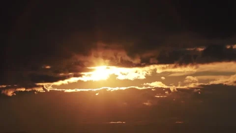 Zoom out sunset behind the clouds Video stock 98527002