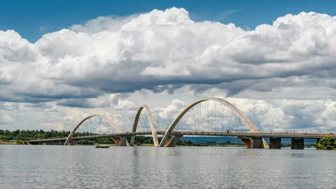 Zoom Out Time Lapse View of Dramatic Skies Over JK Bridge in Brasilia, Brazil 스톡 동영상 171092144